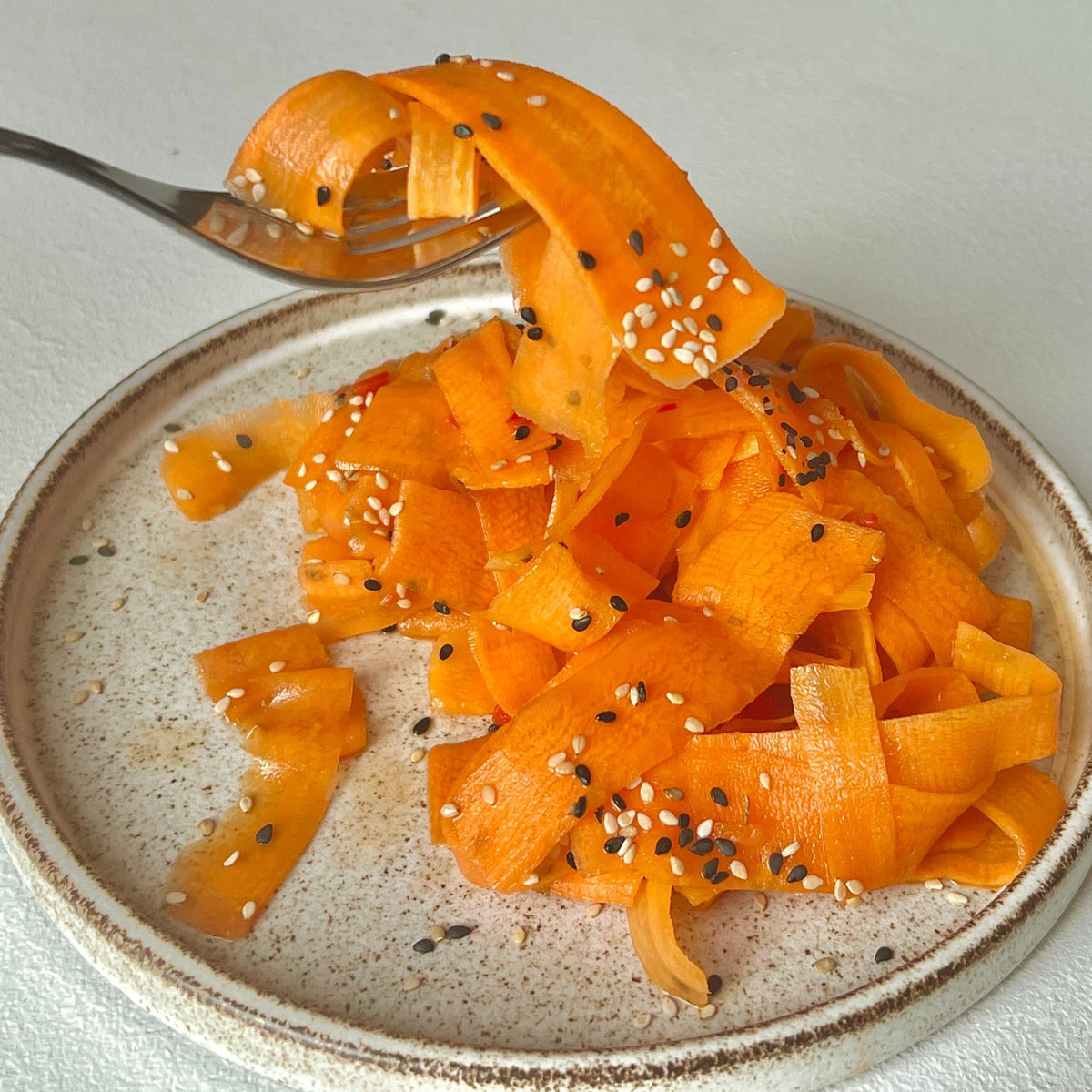 Asiatisk gulerodssalat | Salat med gulerødder, chili og soja