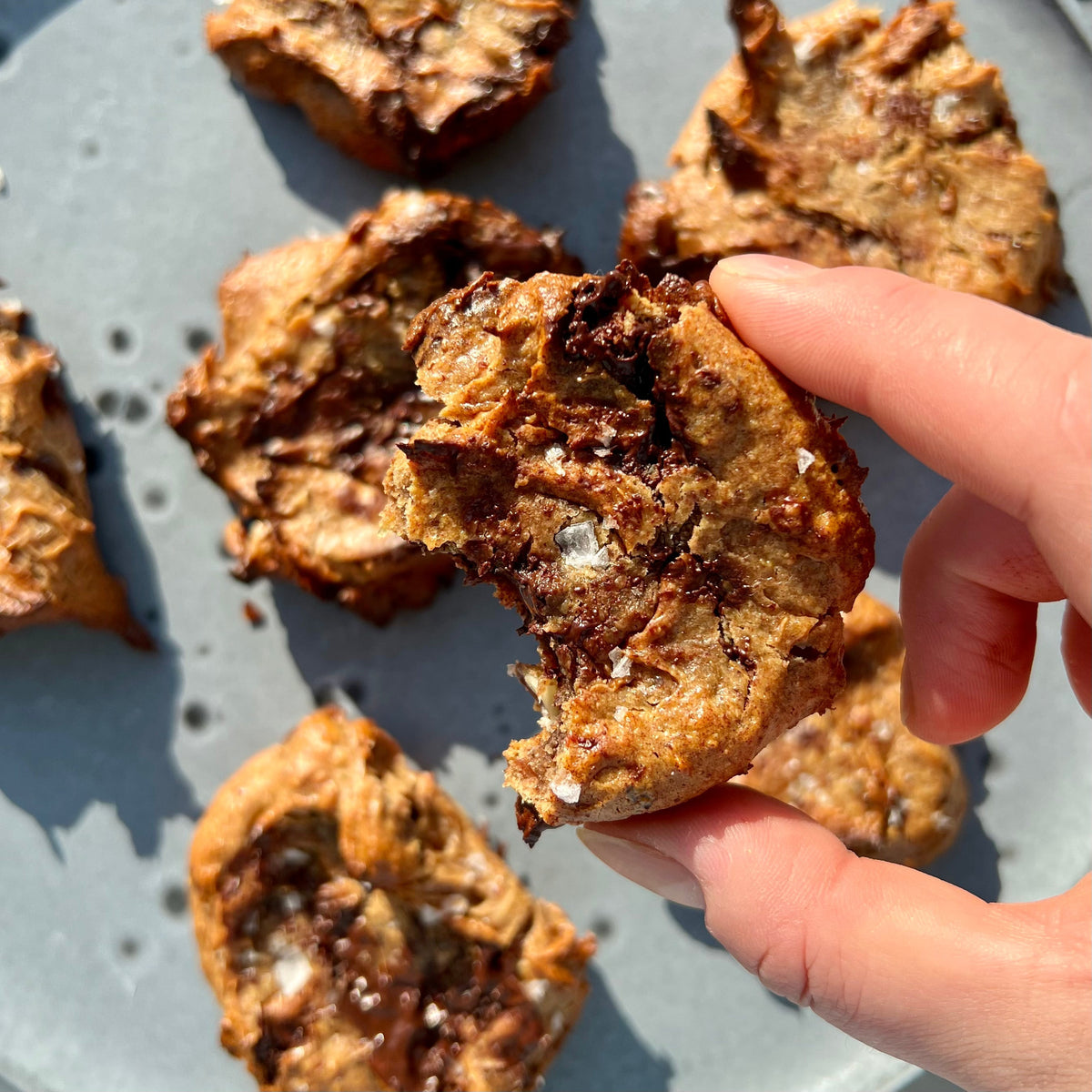 Cookies med 4 ingredienser | Cookies m. chokolade og hasselnødder