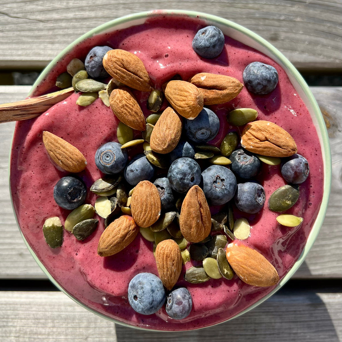 4 Stjernet | Smoothiebowl med avocado, mango og blåbær