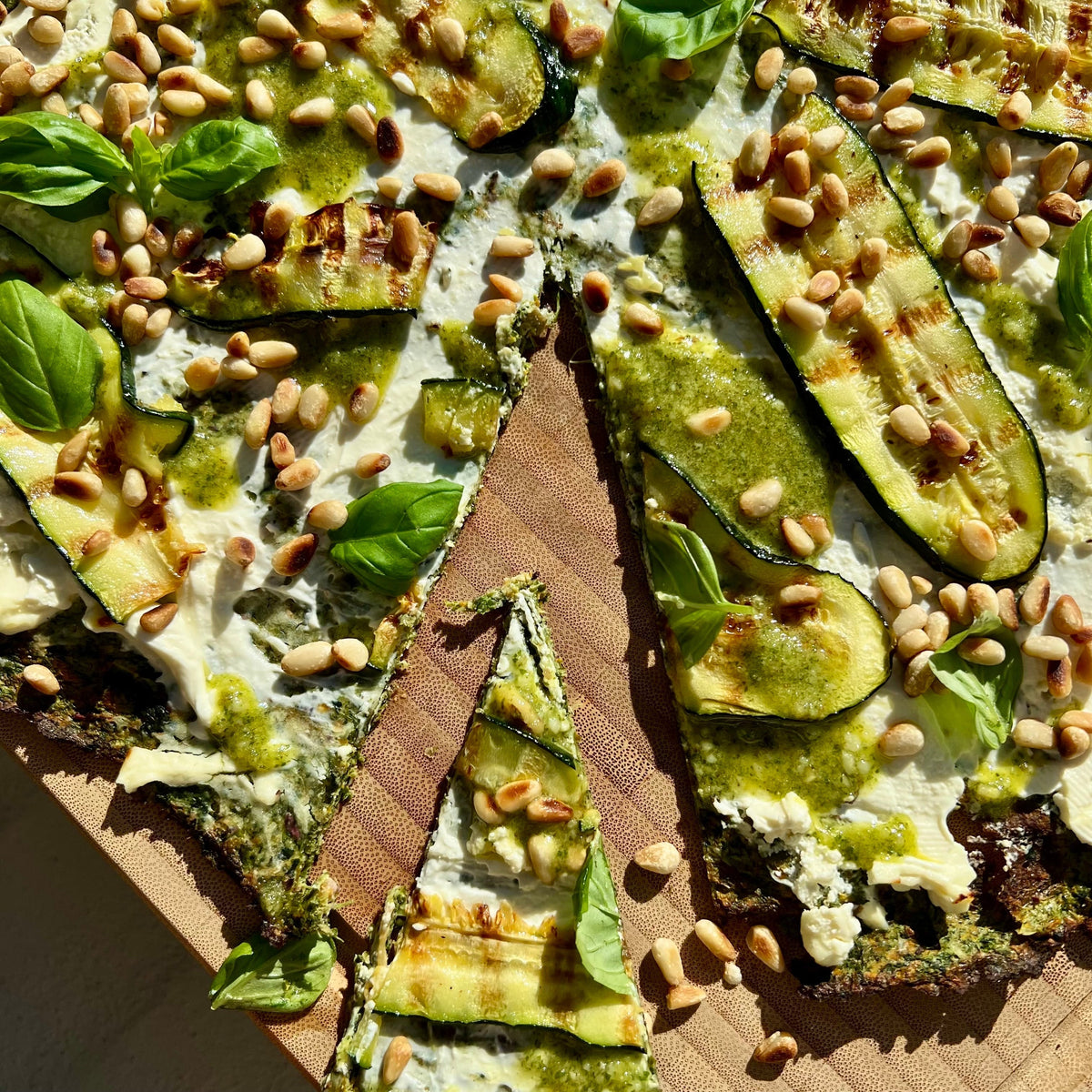 Pizzabund af juicepulp | Pizzabund med spinat og kål